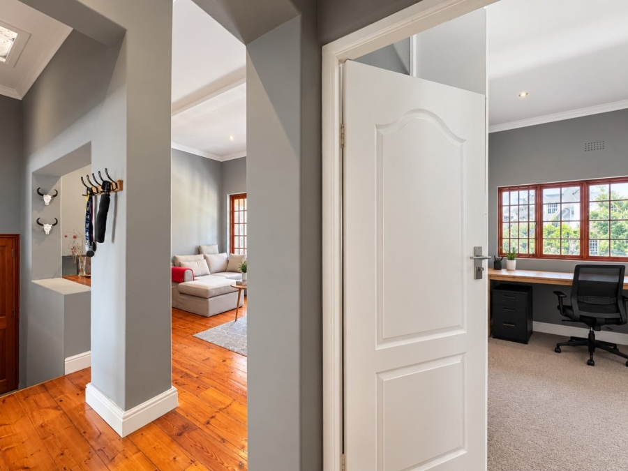 2 Bedroom Property for Sale in Oranjezicht Western Cape